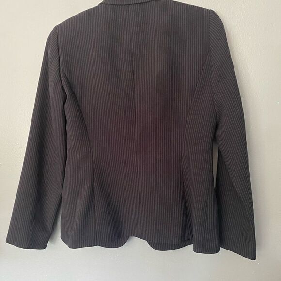 Tahari SZ 4P black pinstriped blazer / suit jacket - Picture 6 of 8